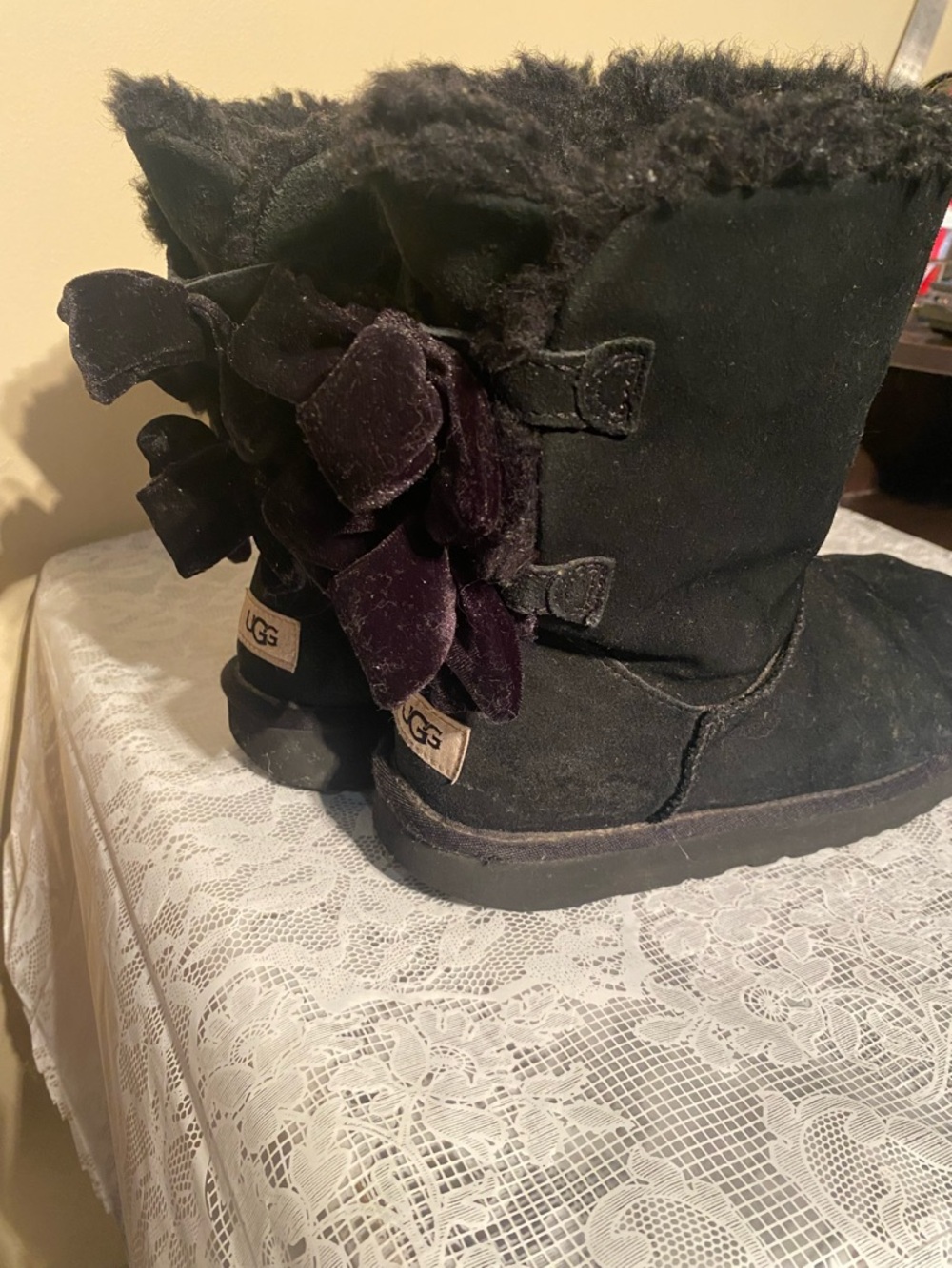 ORIGINAL UGG Black SHEEPSKIN SUEDE DOUBLE BOWS SZ 9